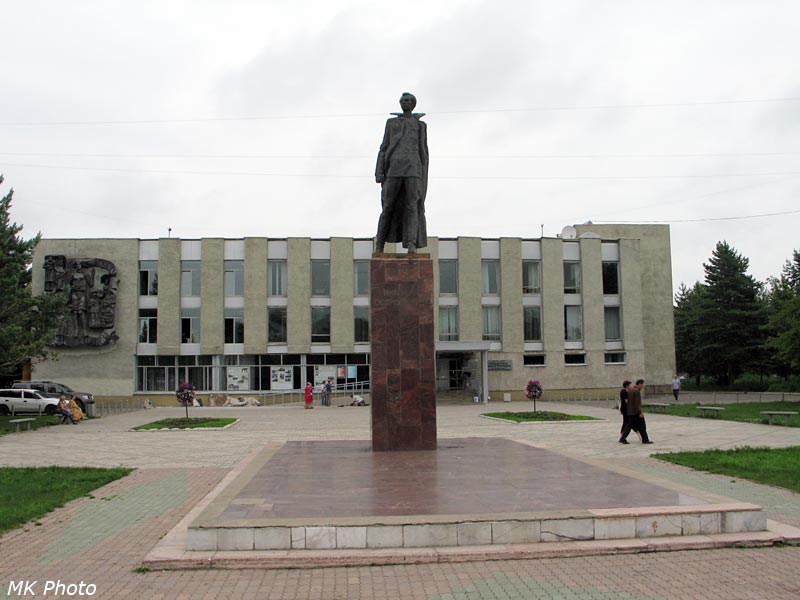 Памятник Н. Островскому