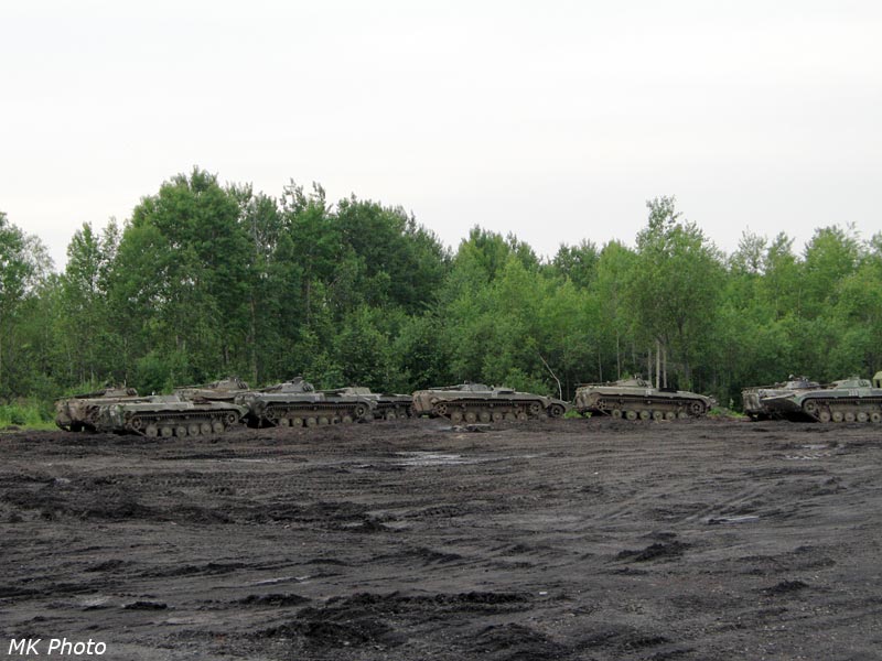 Военная техника у железной дороги