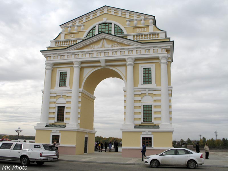 Московские ворота со стороны города