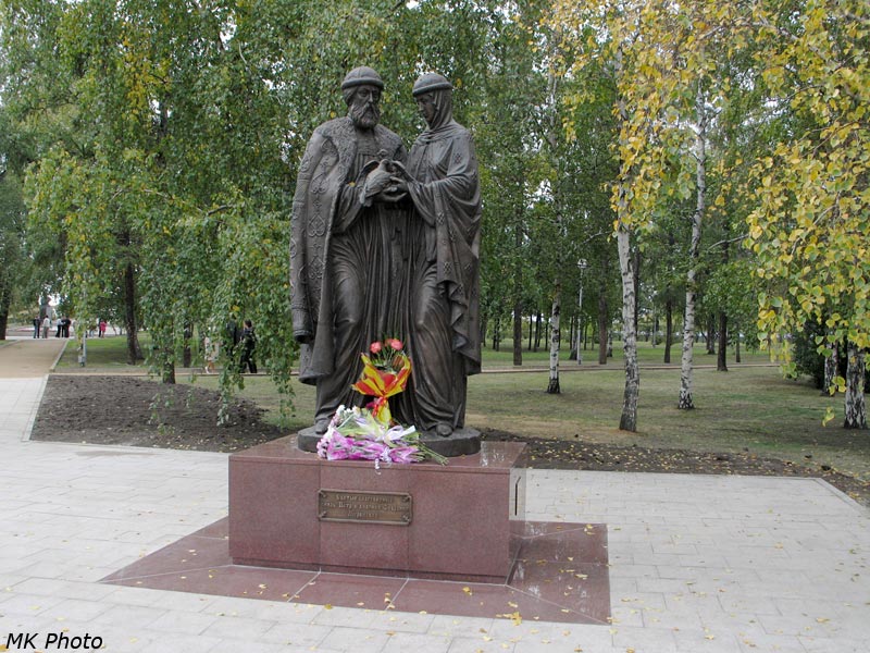 Памятник Петру и Февронье