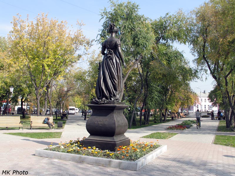 Памятник жёнам декабристов