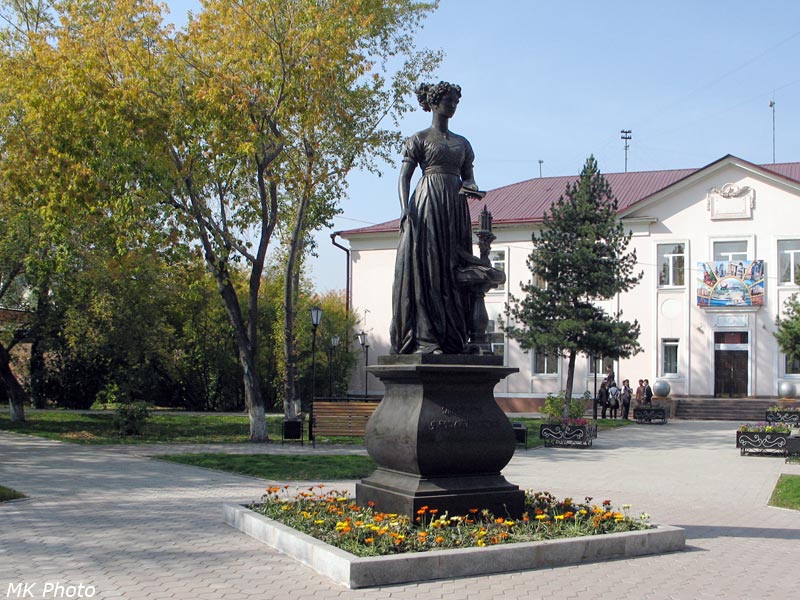 Памятник жёнам декабристов