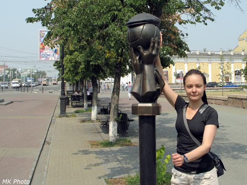 Памятник Лужкову