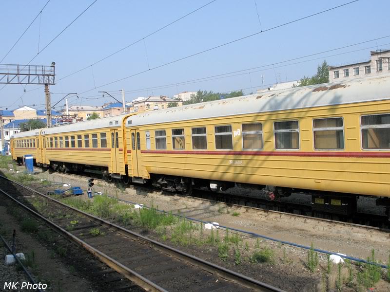 Жёлтый электропоезд ЭР2