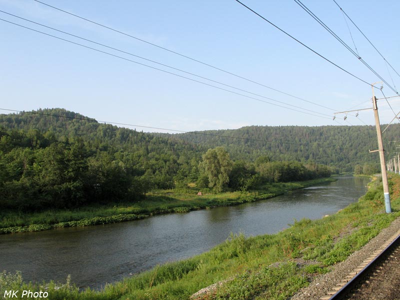 Железная дорога вдоль р. Сим
