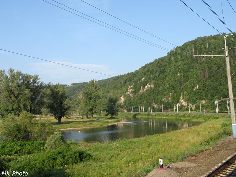 Железная дорога вдоль р. Сим