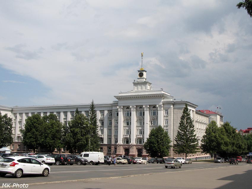 Одно из зданий республиканской администрации