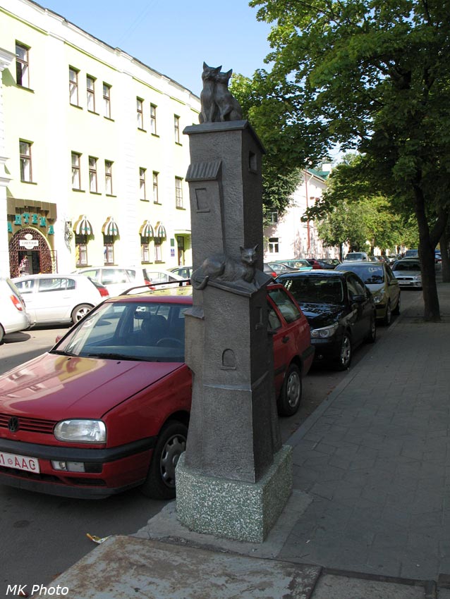 Кошачий памятник
