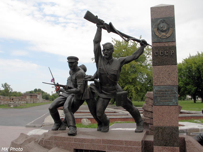 Памятник героям границы