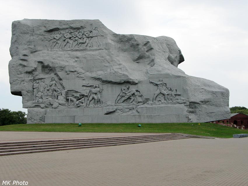Главный монумент с тыльной стороны