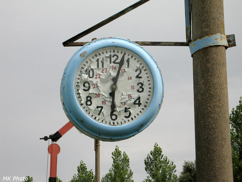Перронные часы