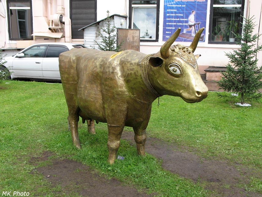 Памятник корове