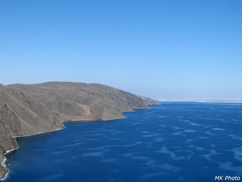 Чистая ото льда вода