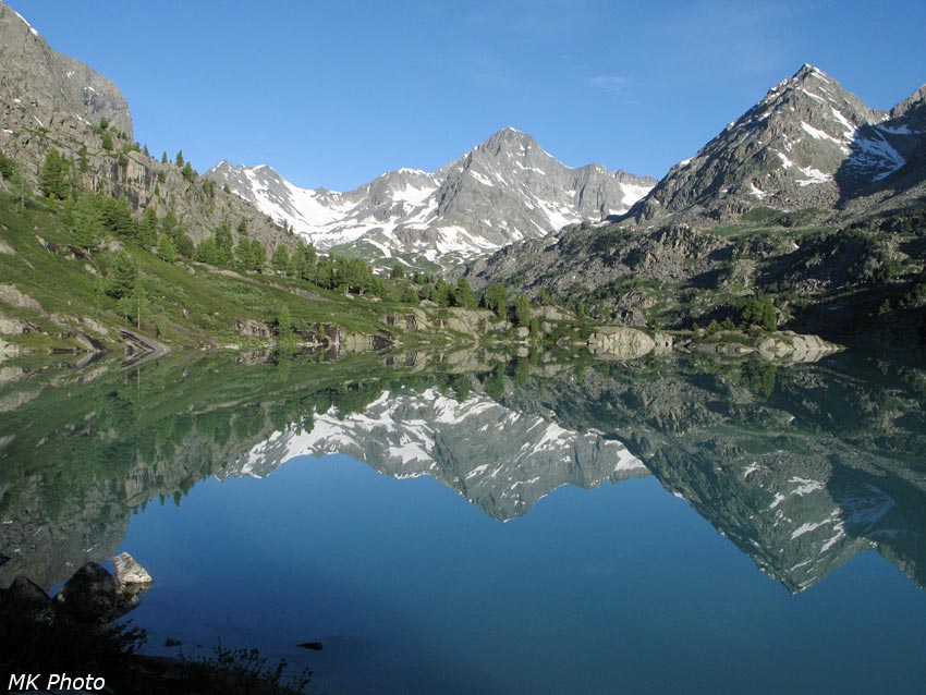 Lake work. Дарашколь озеро на Алтае. Дом на озере Дарашколь. Озеро Дарашколь. Февраль 2022. Дарашколь коттедж.