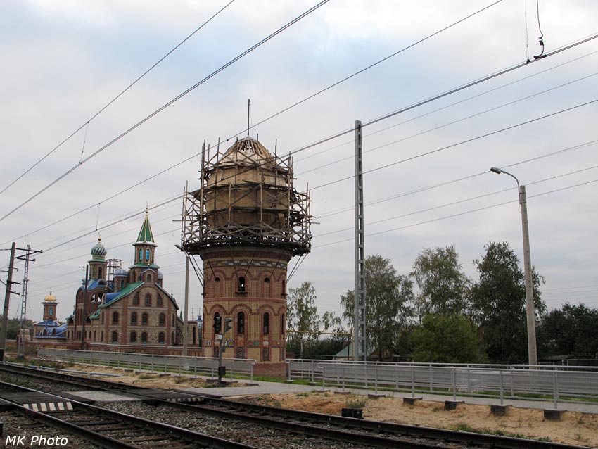 Вид со стороны железной дороги