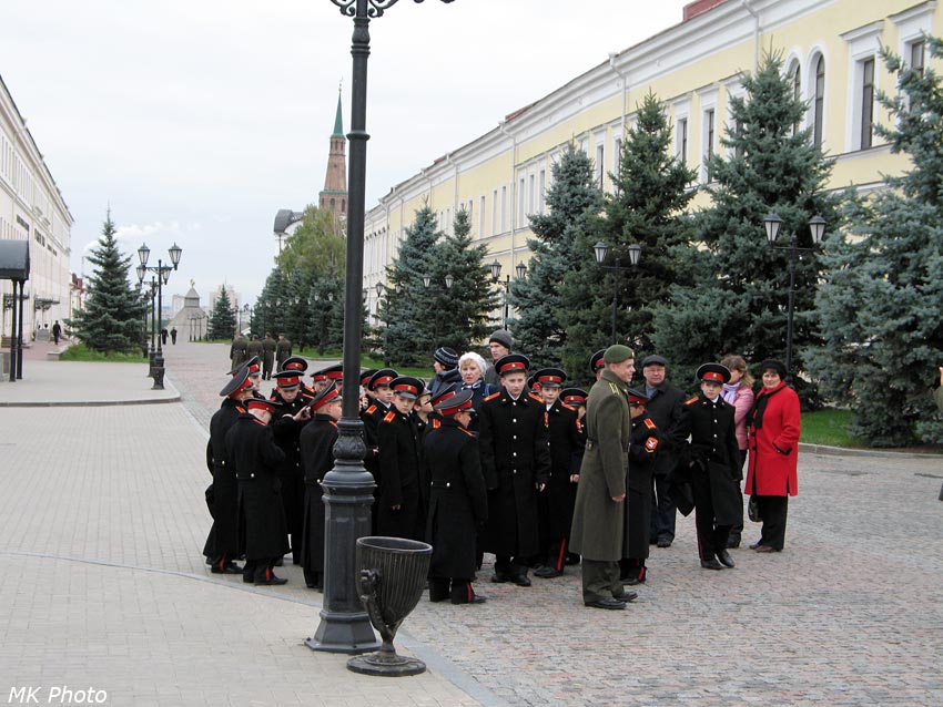 Суворовцы на территории кремля