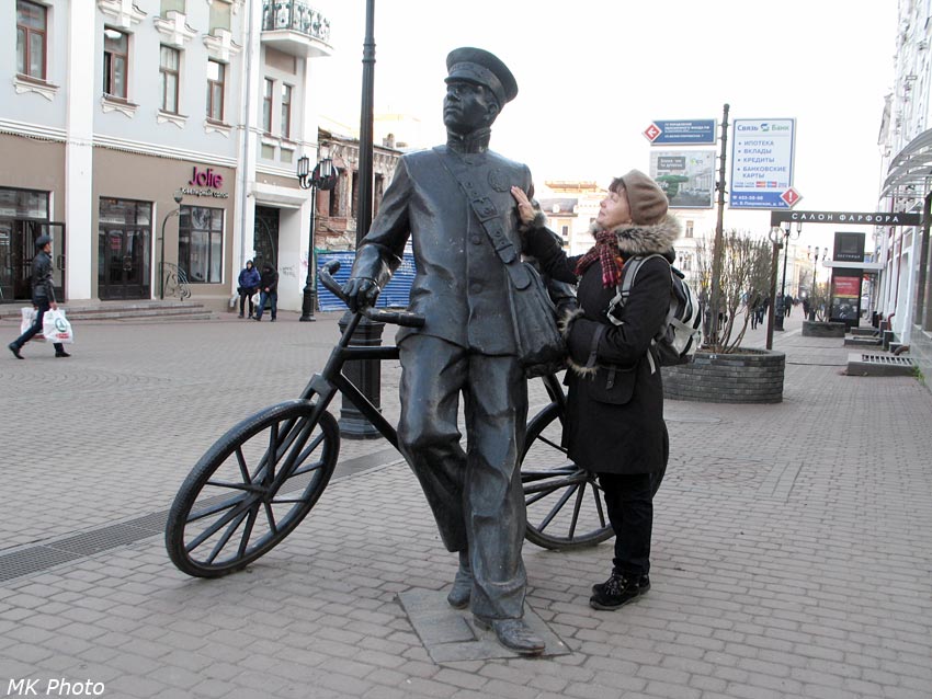 Скульптура на пешеходной Большой Покровской