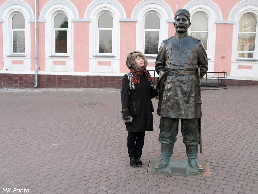 Скульптура на пешеходной Большой Покровской