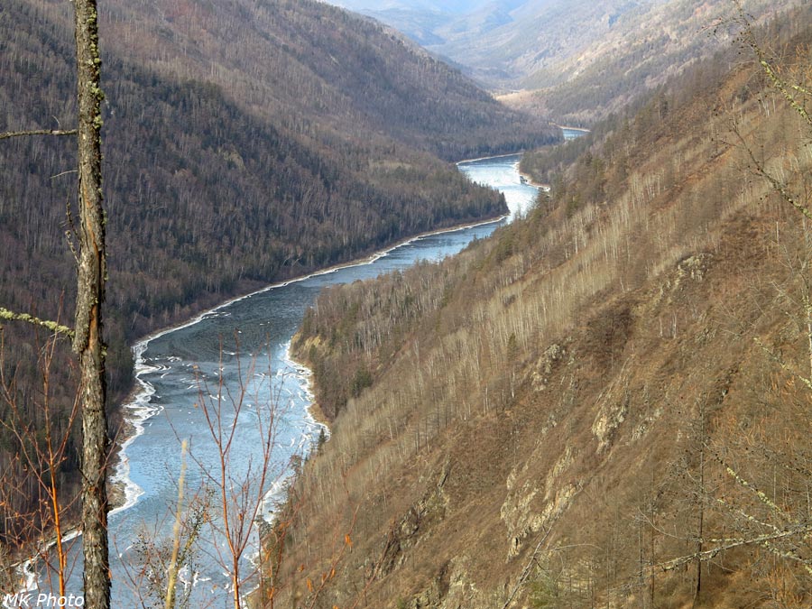 Иркут у подножия Быстринской Гривы