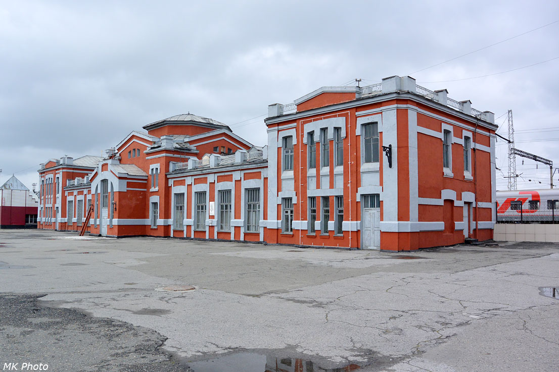 Жд вокзал барнаул телефон. Старый вокзал Барнаул. Вокзал Барнаул, Барнаул. Старое здание ЖД вокзала Барнаул. Барнаульский ЖД вокзал.