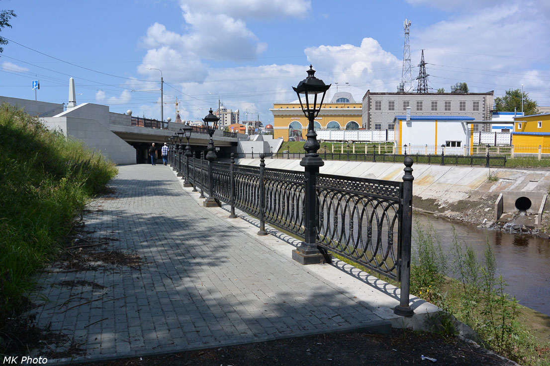 Пешеходная дорожка вдоль Барнаулки