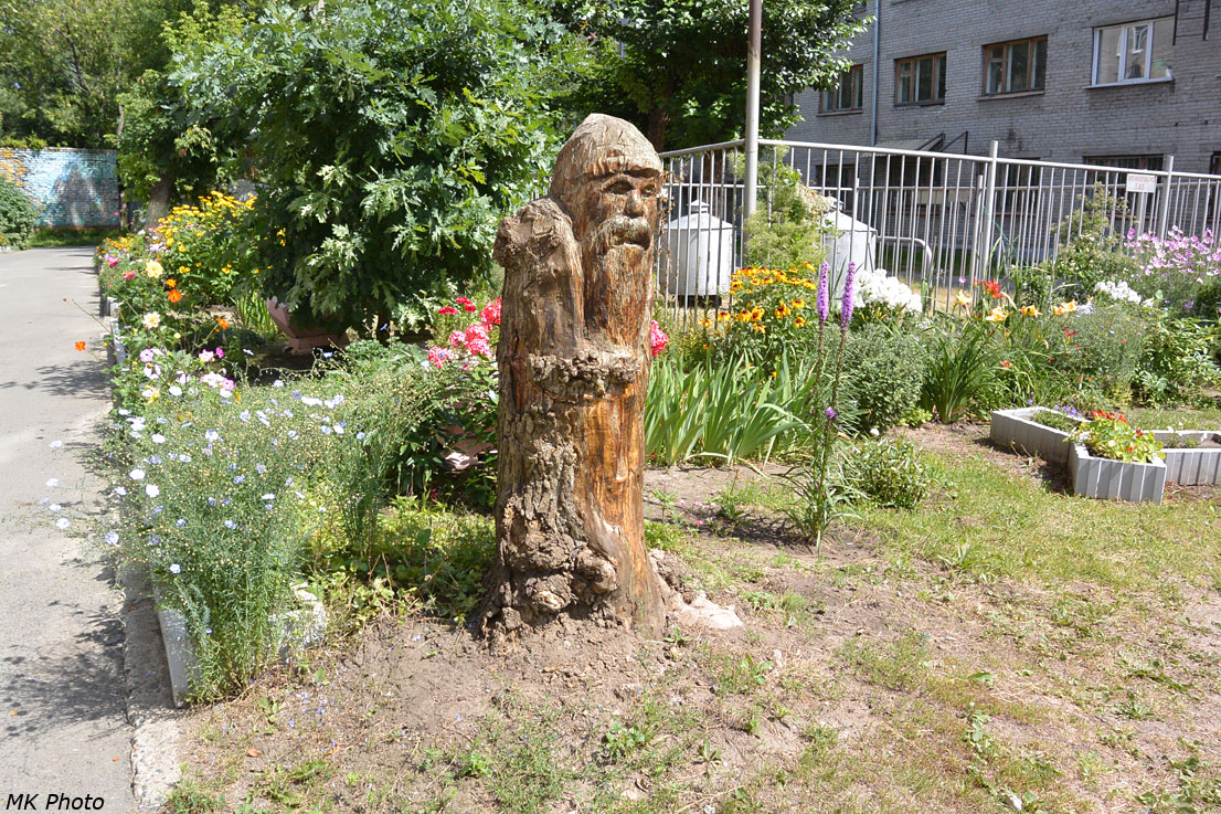 Дворовая скульптура