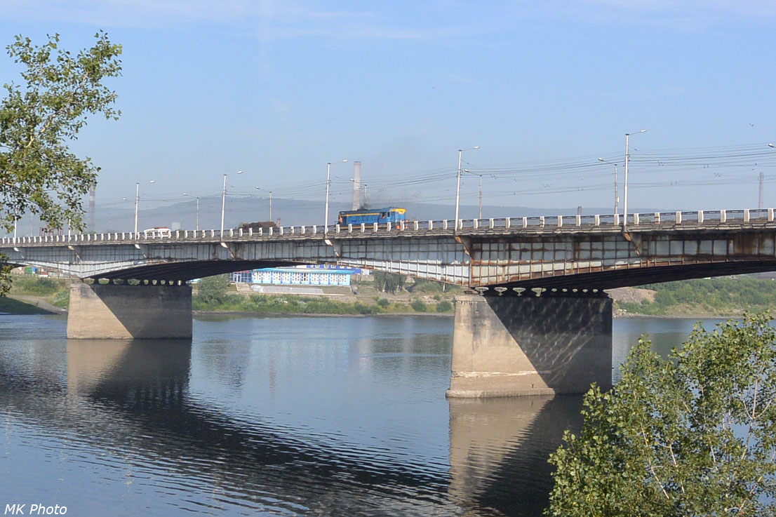 Тепловоз на мосту