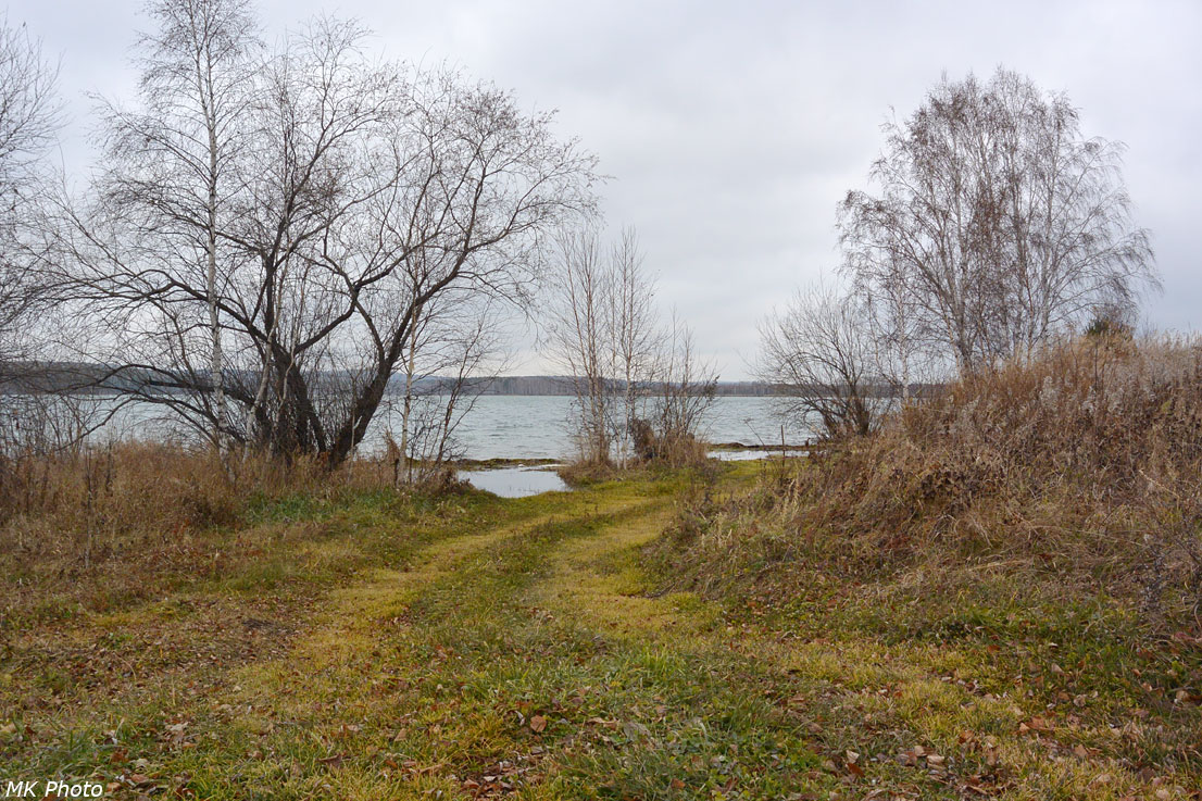 Дорога уходит в воду