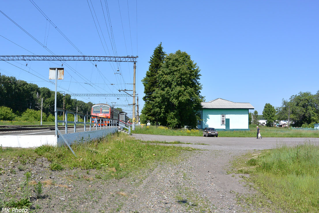Электричка у перрона