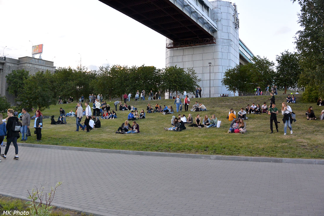 Под метромостом