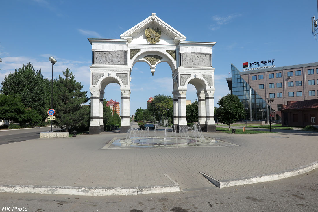 Триумфальная арка в честь 300-летия Астраханской губернии
