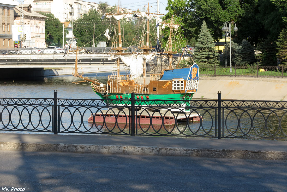 Декоративный фрегат
