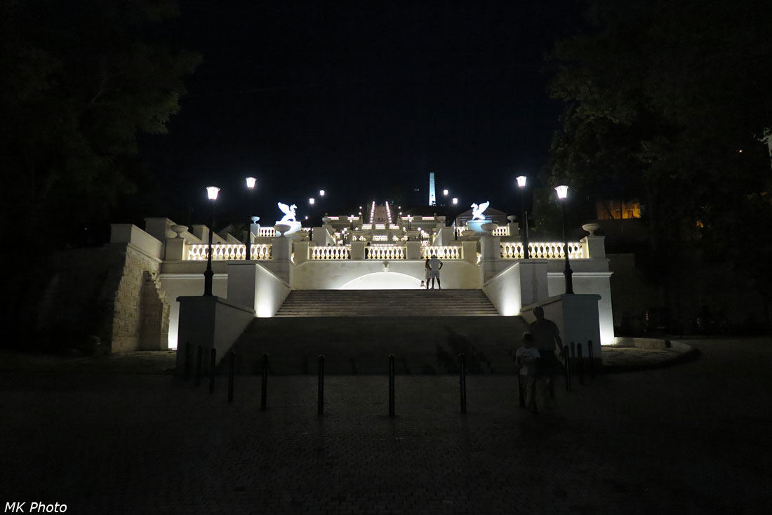Большая Митридатская лестница ночью